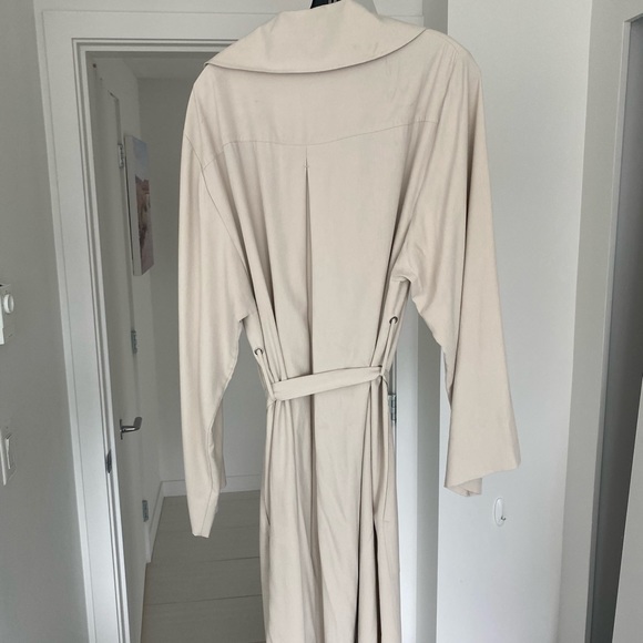 Beige trench coat - Picture 4 of 5